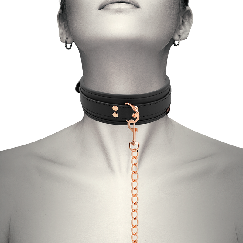 COQUETTE CHIC DESIRE – HALSBAND I VEGANLÄDER MED NEOPRENFODER