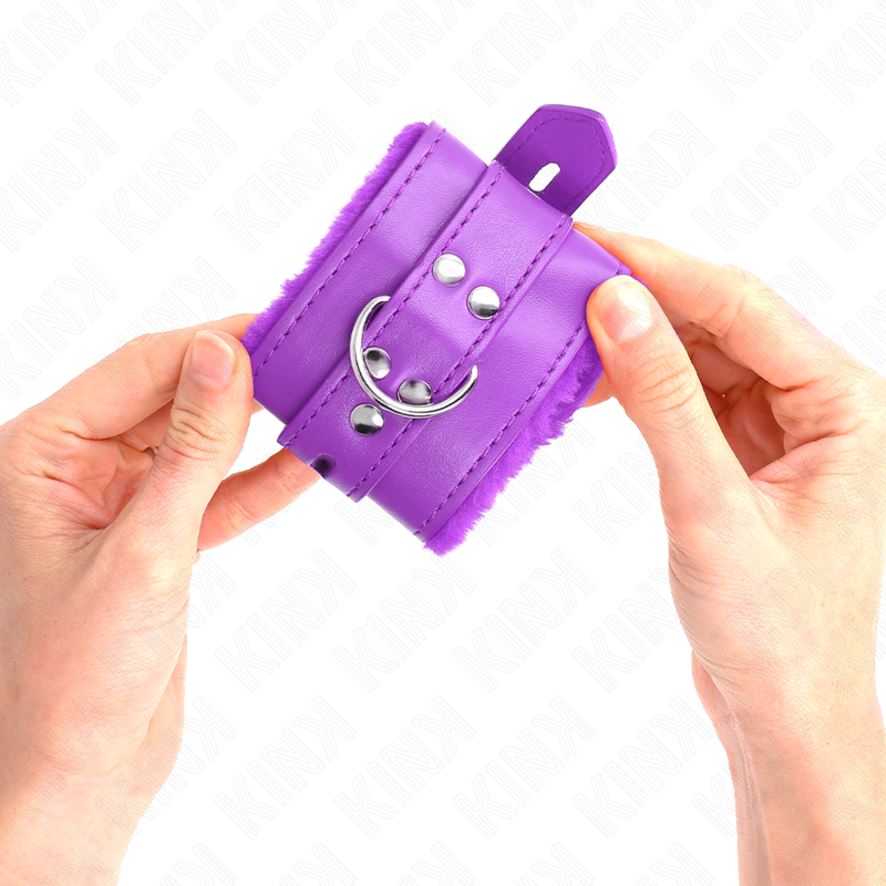 KINK - Karvavuoratut säädettävät käsiraudat, neliönmuotoiset reiät, violetti, 17–29 cm x 6 cm