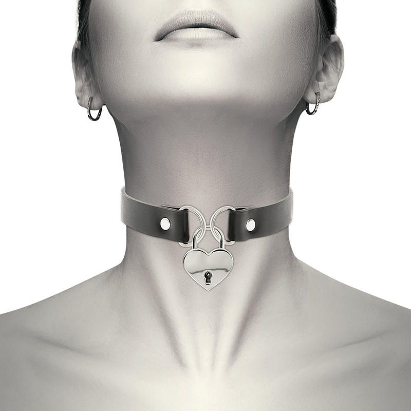 COQUETTE CHIC DESIRE - HALSBAND I VEGANLÄDER MED HJÄRTFORMAD NYCKELBERLOCK